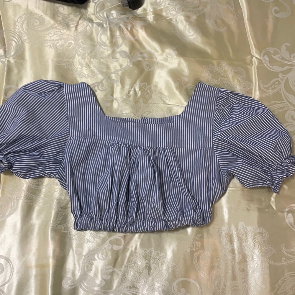 Cute crop top.